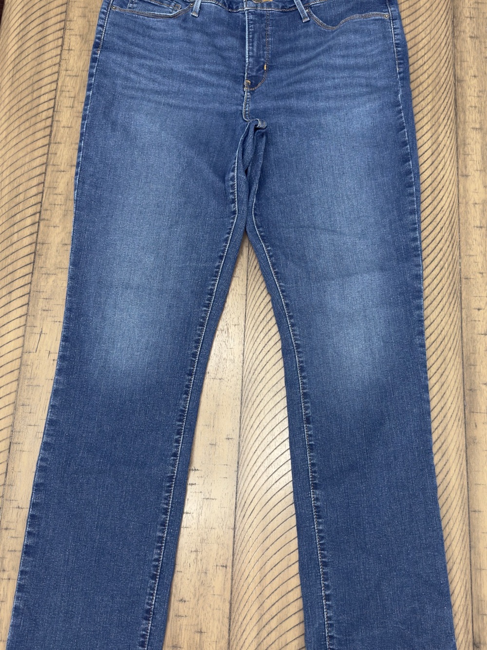 Signature by Levi Strauss Women's 14L Totally Shaping Straight Jeans W32 L34